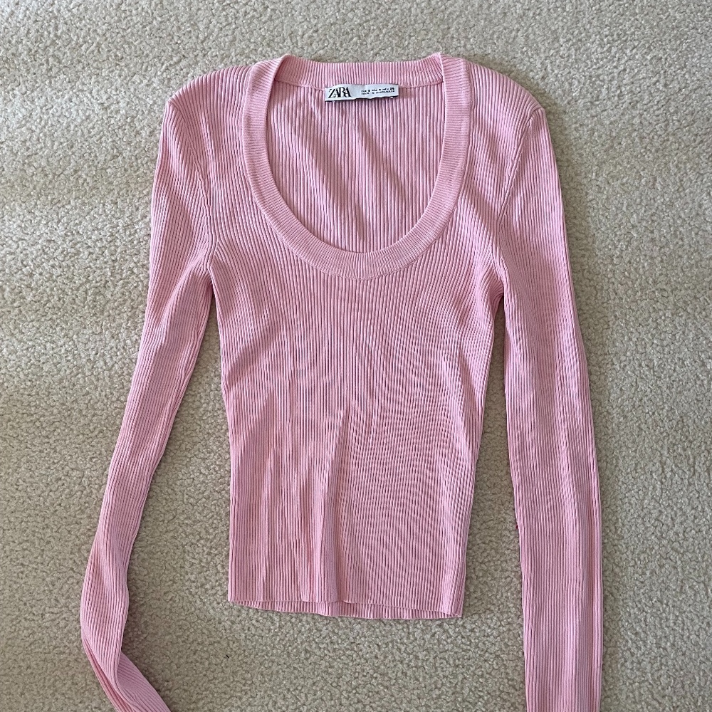 Comfy pink scoop neck top.